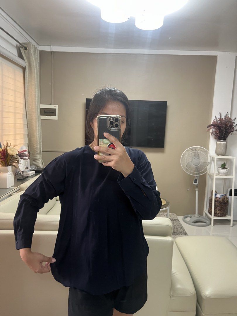 Ladies Top Uniqlo XL (Category: Blouses) located in Angeles City. Submitted by liamandmommycloset (Listing ID 1463776543, Image 3). Description: .