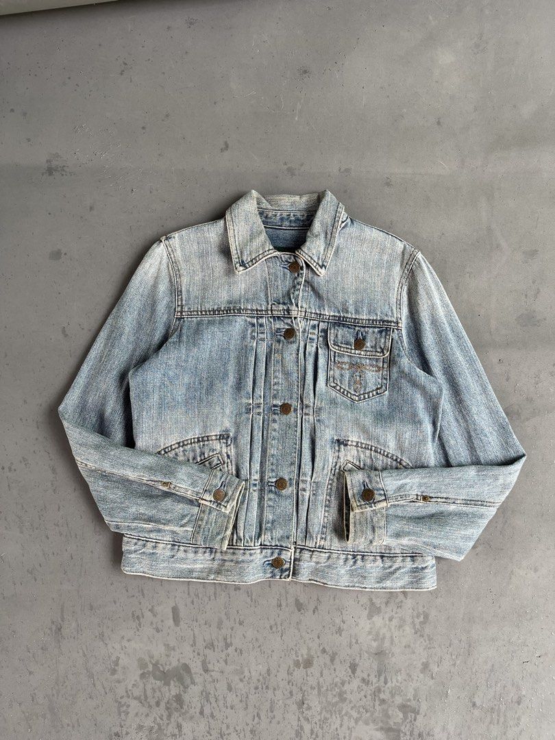 LAUREN RALPH LAUREN DENIM JACKET (Category: Coats, Jackets and Outerwear) located in Quezon City. Submitted by kentstuff (Listing ID 1463834663, Image 1). Description: LAUREN RALPH LAUREN Size M On Tag Shoulder-Hem : 21.5” Pit-Pit : 18.5” Condition: Excellent CR: 9.8/10 Flaws: yellow stain Needwash DISCLAIMER: This is a thrifted item. All brands, logos, and trademarks belong to their rightful owners. We’re here to rehome great pieces — no brand a