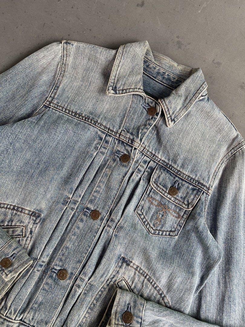 LAUREN RALPH LAUREN DENIM JACKET (Category: Coats, Jackets and Outerwear) located in Quezon City. Submitted by kentstuff (Listing ID 1463834663, Image 2). Description: LAUREN RALPH LAUREN Size M On Tag Shoulder-Hem : 21.5” Pit-Pit : 18.5” Condition: Excellent CR: 9.8/10 Flaws: yellow stain Needwash DISCLAIMER: This is a thrifted item. All brands, logos, and trademarks belong to their rightful owners. We’re here to rehome great pieces — no brand a