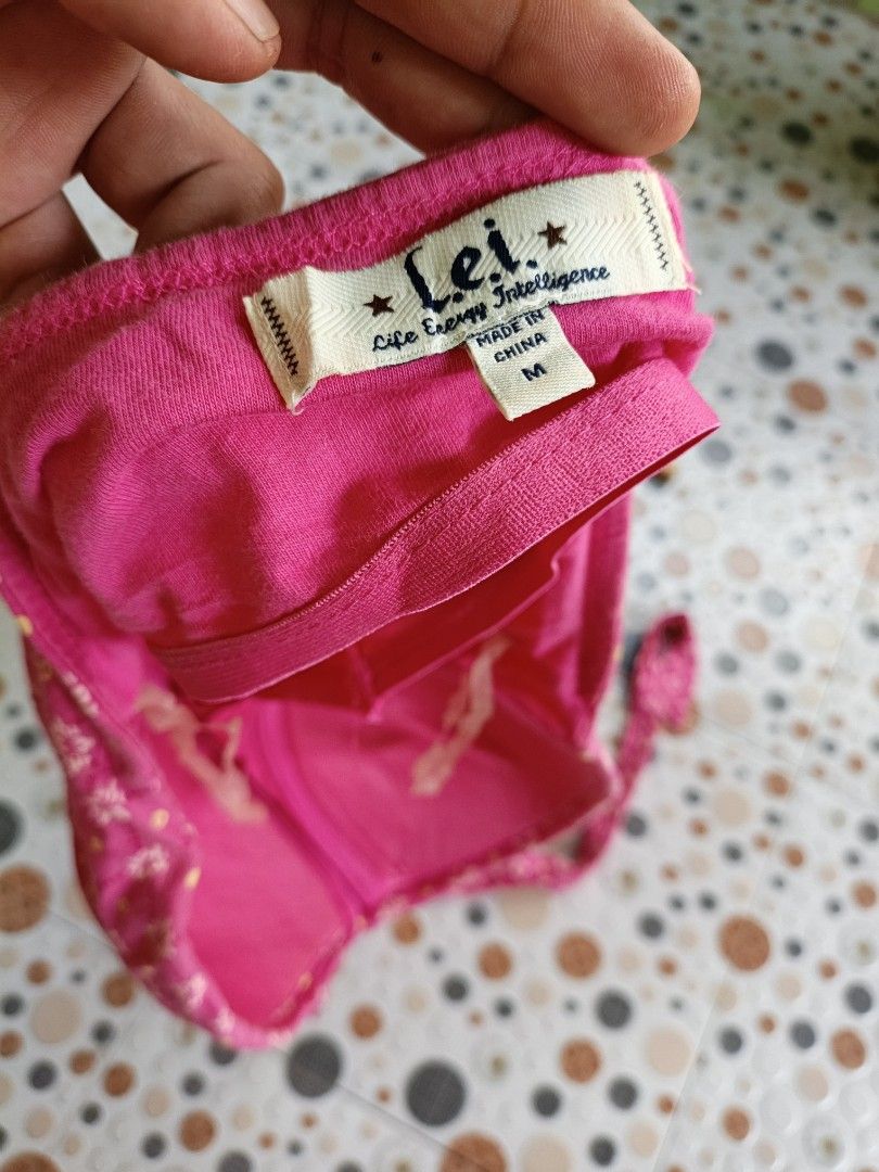 L.e.i halter top (Category: Others Tops) located in Manila. Submitted by chavez_lloyd (Listing ID 1463895166, Image 3). Description: L.e.i halter top s-m W'12 × L'16 Excellent No issue.