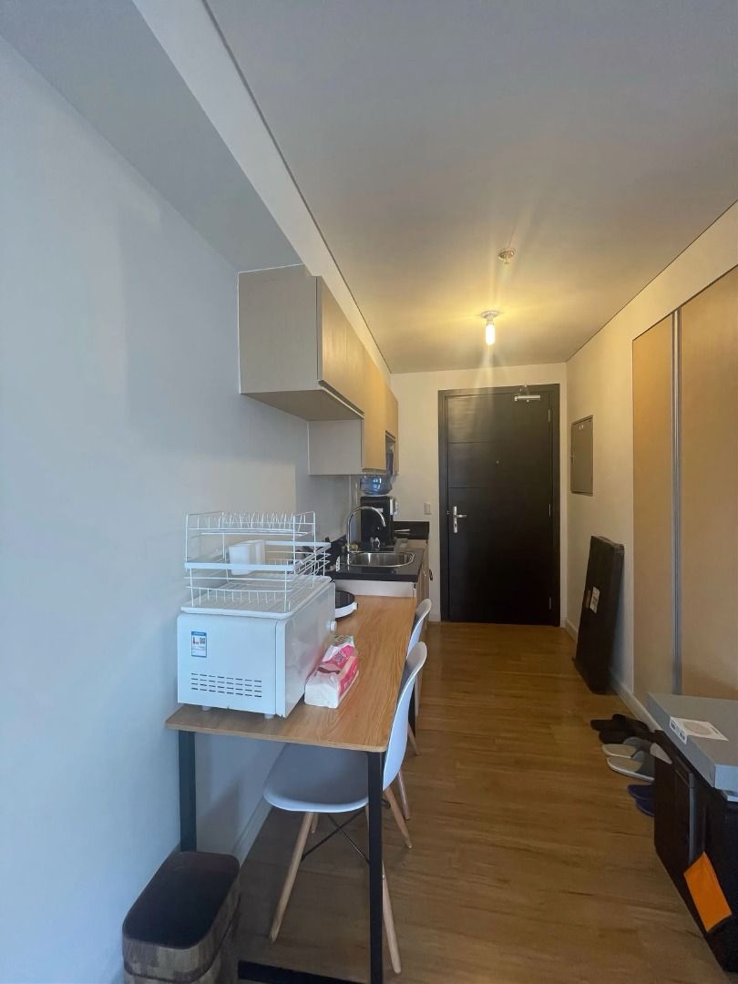 GOOD DEAL! Lerato | Studio Condo Unit For Sale- #10596 (Category: Apartments & Condos) located in Makati City. Submitted by everbrightph_09171681688 (Listing ID 1463831163, Image 1). Description: ERE Code: 10596 Unit Details: Studio 1T&B FA: 29sqm Sold as is where is Asking Price: Php 4,200,000.00 For best assistance and viewing schedule, call your professional real estate pals today! For Inquires: 0917 168 1688 For Enlistment: 0917 120 3196 Inst