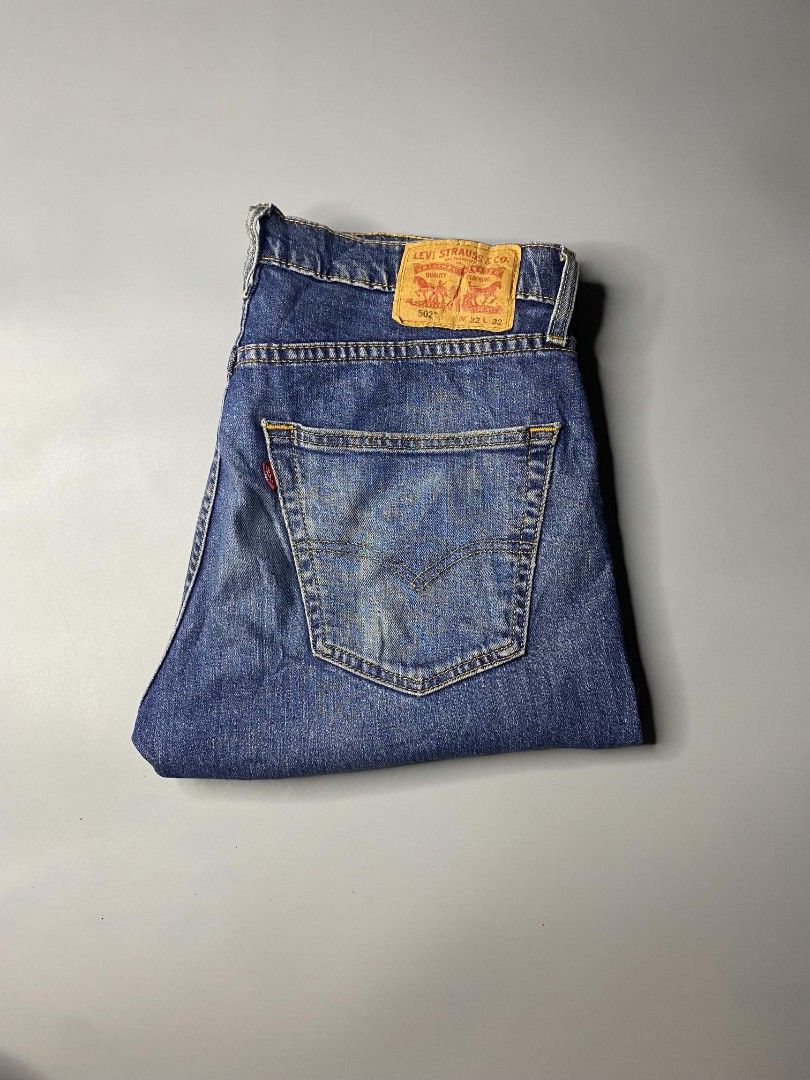 Levi's 502 Regular Taper Jeans W32 L32 (Category: Jeans) located in Ajuy. Submitted by quickcrystal-effaca (Listing ID 1463877833, Image 1). Description: - Classic blue Levi's 502 jeans - Size: 32 Waist, 32 Length - Fit: Regular with a taper - Style: Perfect for everyday wear.