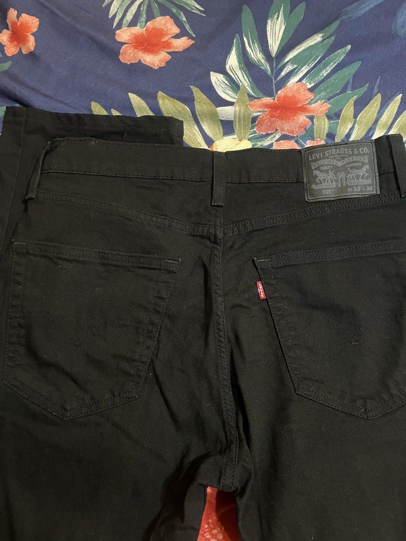 Levi's 505 Black Jeans W33 L30 (Category: Jeans) located in Badoc. Submitted by ganalgeral12718 (Listing ID 1463874668, Image 3). Description: - Brand: Levi's - Model: 505 - Fit: Straight - Size: W33 L30 - Color: Black - Closure: Button fly - Features: Classic five-pocket styling, durable denim construction - Style: Versatile, great for everyday wear.