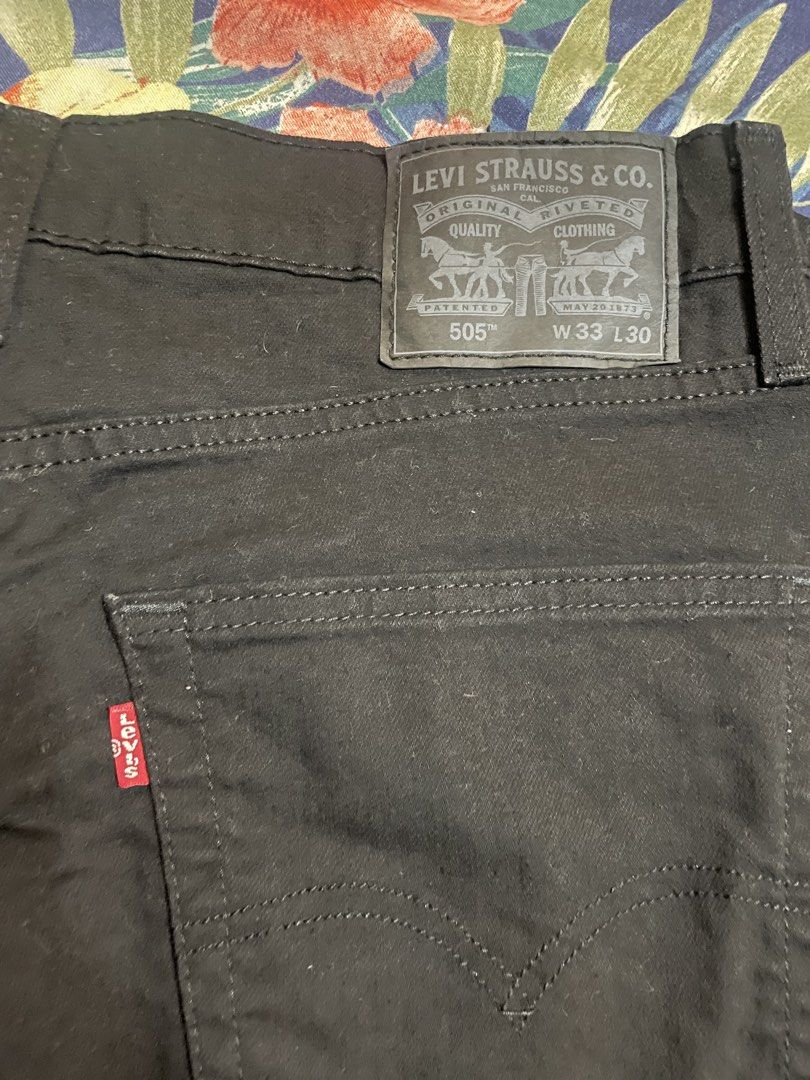 Levi's 505 Black Jeans W33 L30 (Category: Jeans) located in Badoc. Submitted by ganalgeral12718 (Listing ID 1463874668, Image 2). Description: - Brand: Levi's - Model: 505 - Fit: Straight - Size: W33 L30 - Color: Black - Closure: Button fly - Features: Classic five-pocket styling, durable denim construction - Style: Versatile, great for everyday wear.