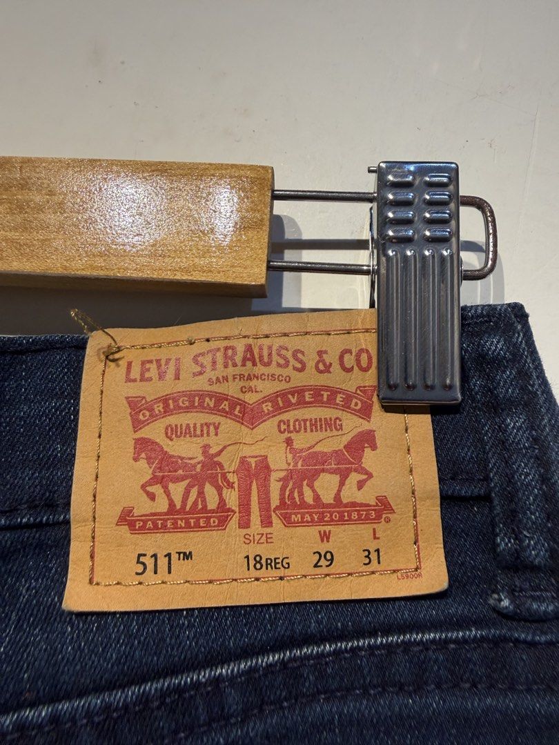 LEVIS 511 (Category: Jeans) located in Carmen. Submitted by thriftnichoii (Listing ID 1463838863, Image 3). Description: Levis 511 29-30x39.