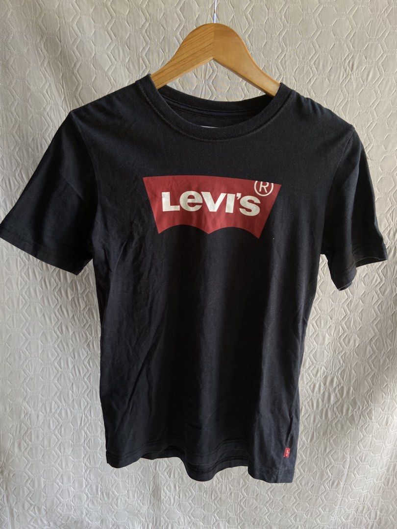 Levis Bat Logo (Category: Shirts) located in Panabo. Submitted by thrifty.red (Listing ID 1463812597, Image 1). Description: Excellent Condition width:17 length:25.