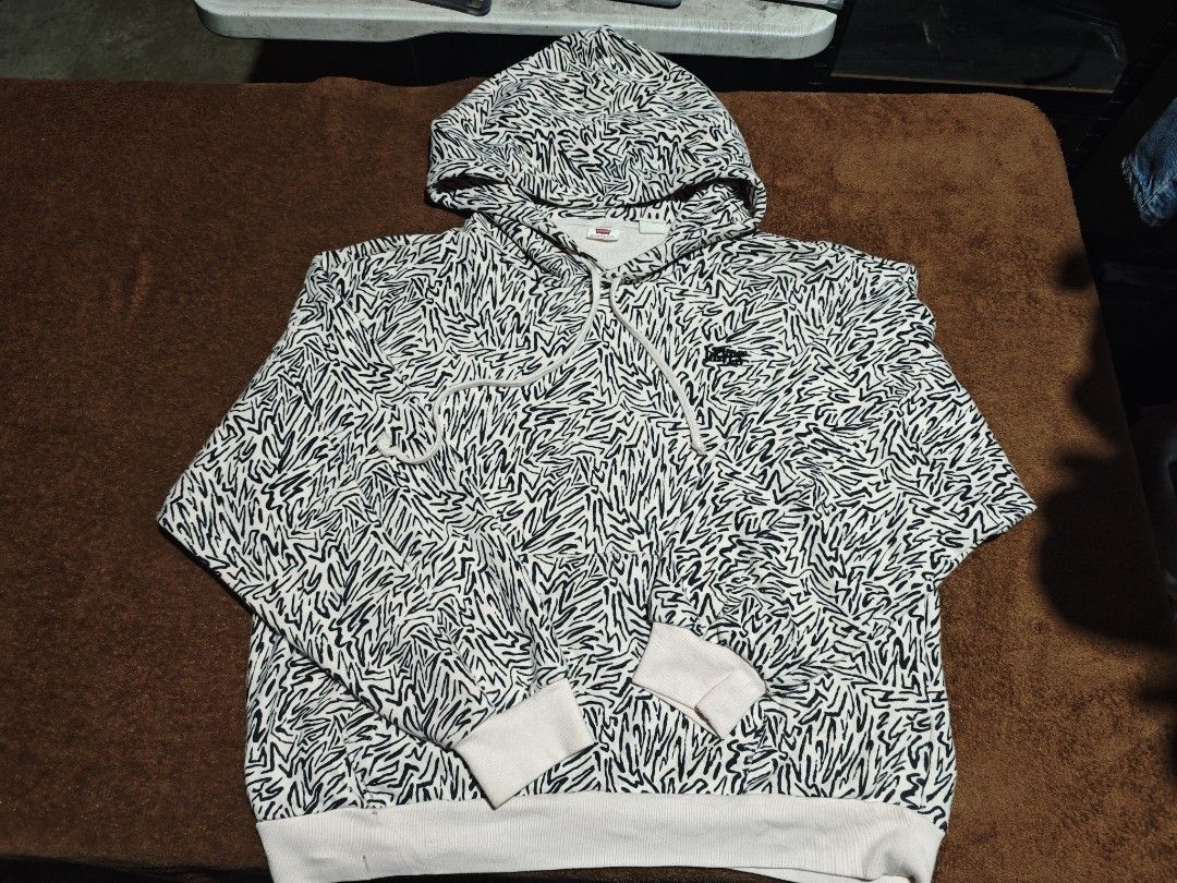 Levi's Hoodie Abstract Print Size S (Category: Hoodies) located in Dalaguete. Submitted by three7archives (Listing ID 1463890480, Image 1). Description: - Brand: Levi's - Style: Hoodie - Size: S - Design: Unique black and white abstract print - Material: 100% Cotton - Features: Drawstring hood, ribbed cuffs and hem - Ideal for: Casual wear.
