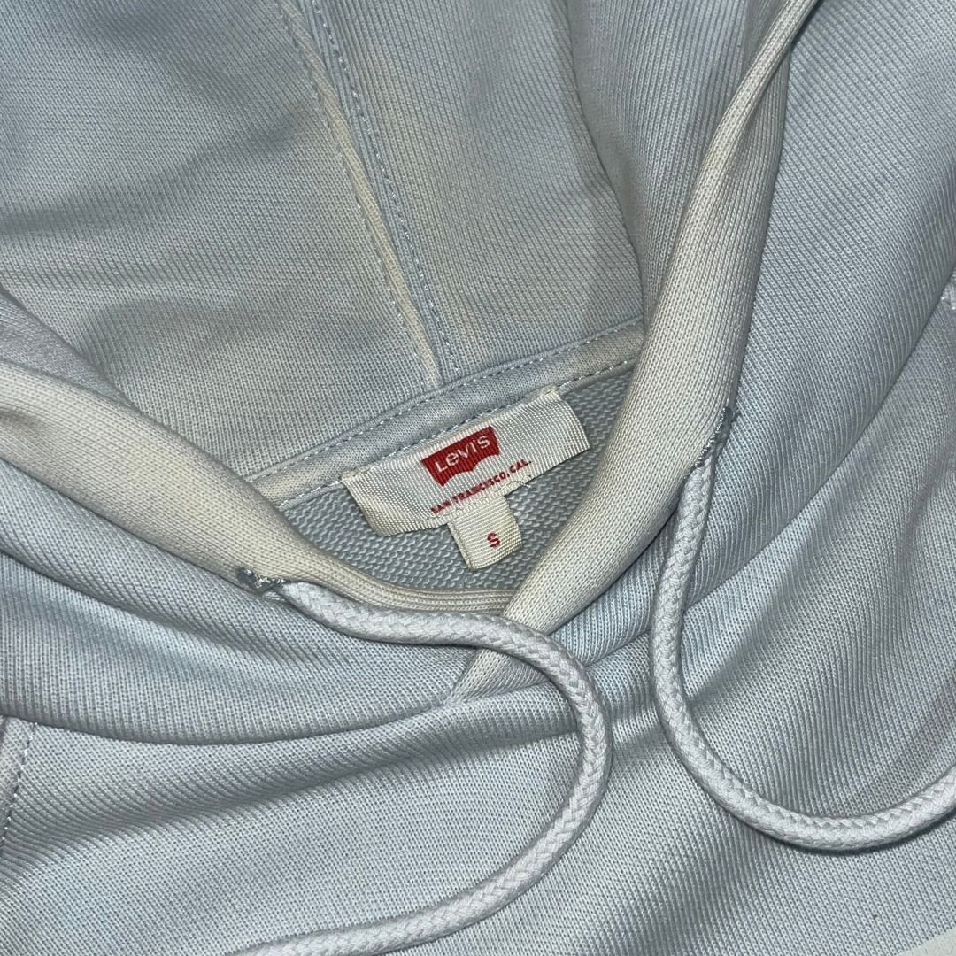 LEVI'S PULLOVER HOODIE (Category: Coats, Jackets and Outerwear) located in Quezon. Submitted by ejay.thrift.clothes (Listing ID 1463931650, Image 2). Description: SMALL 21.5 X 26.5 ISSUE: STAIN ON HOODIE PART COLOR RATE: 8/10 GOOD CONDITION FRESHLY WASHED READY TO WEAR # 318.