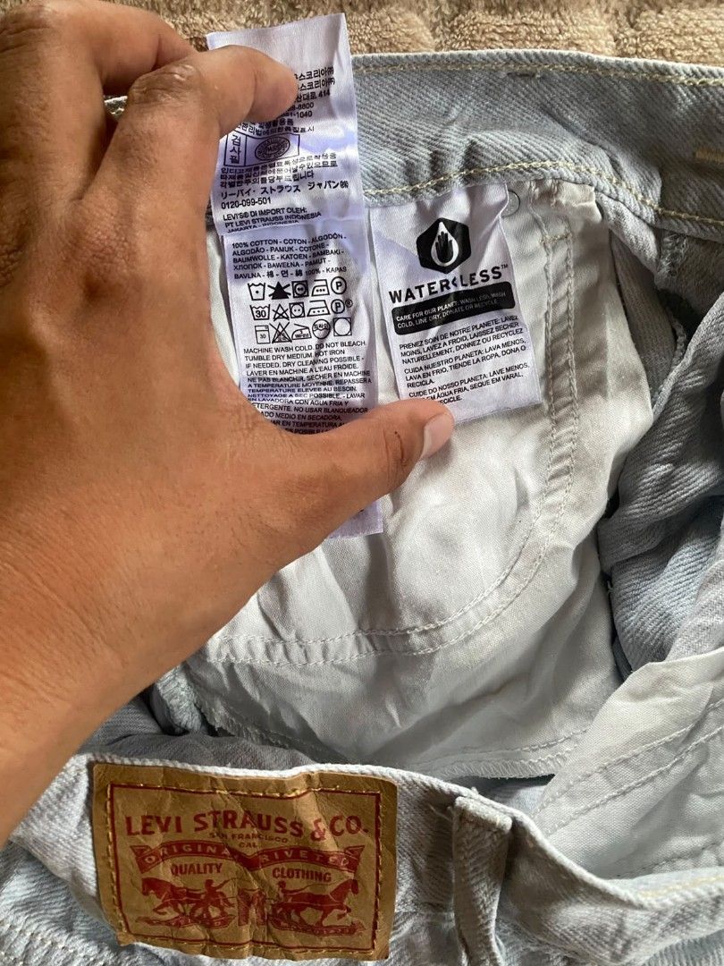Levis Short (Category: Shorts) located in Santo Tomas. Submitted by liyothrift (Listing ID 1463936432, Image 3). Description: Light-wash Levi's women's A-line mom shorts featuring a high-rise waist and cuffed hem. width 26-28 Length 13 Good to excellent.
