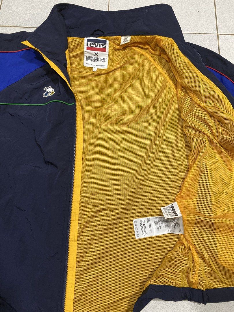 Levis X Peanuts Collaboration Jacket (Category: Coats, Jackets and Outerwear) located in Mandaue City. Submitted by MJ_80 (Listing ID 1463788497, Image 3). Description: Mens Levis X Peanuts Collaboration Nylon Full Zip Jacket Size Large Dimes: 25 X 28 Has light stain, see last photo Color rate & Condition: 9.8/10 Price: 1,150 .