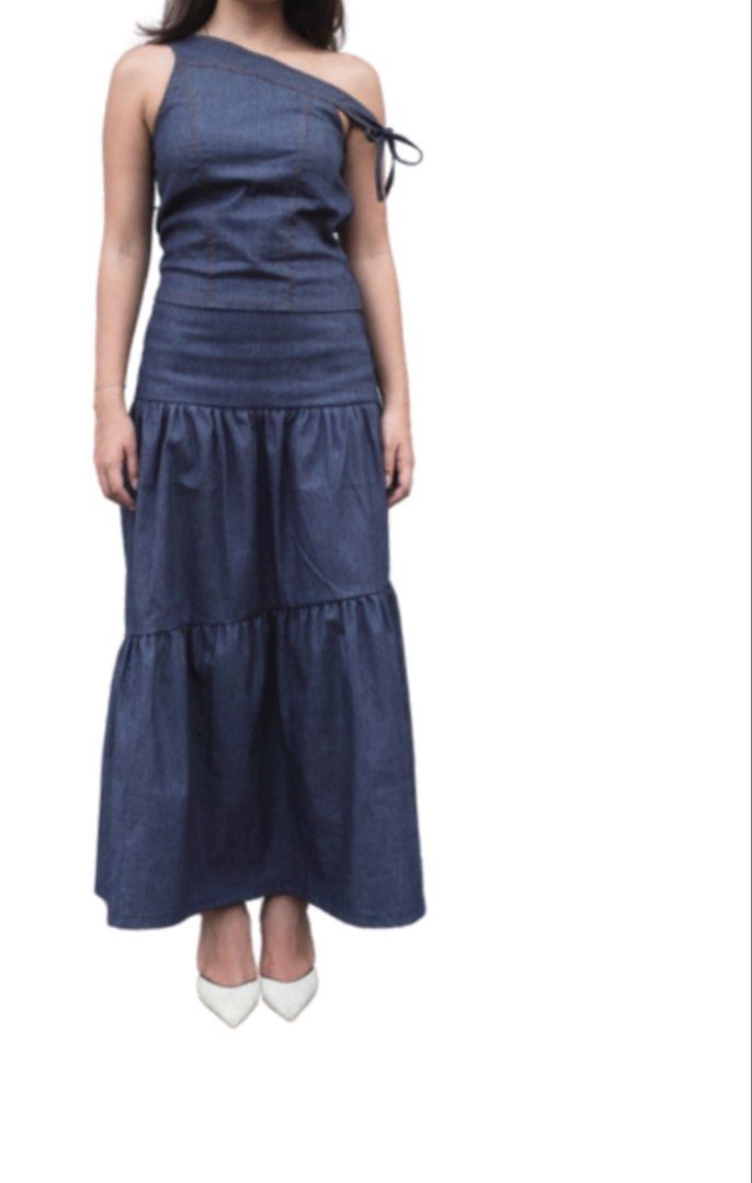 LF THIS MIU THE LABEL SKIRT (Category: Skirts) located in Manila. Submitted by sofiacaliste (Listing ID 1463813442, Image 1). Description: hi!! im looking for this kind of skirt fr miu the label. please help your ghorlieee -size small or medium -hmu if you have 😫😫 .