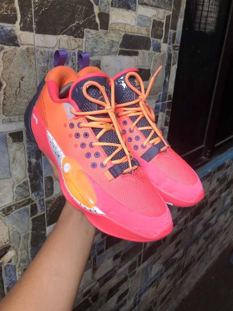 Li ning All City 13 "All Range" (Category: Sneakers) located in Manila. Submitted by shawnmarwi17212 (Listing ID 1463790752, Image 1). Description: Size 9 No box Used once (indoor).