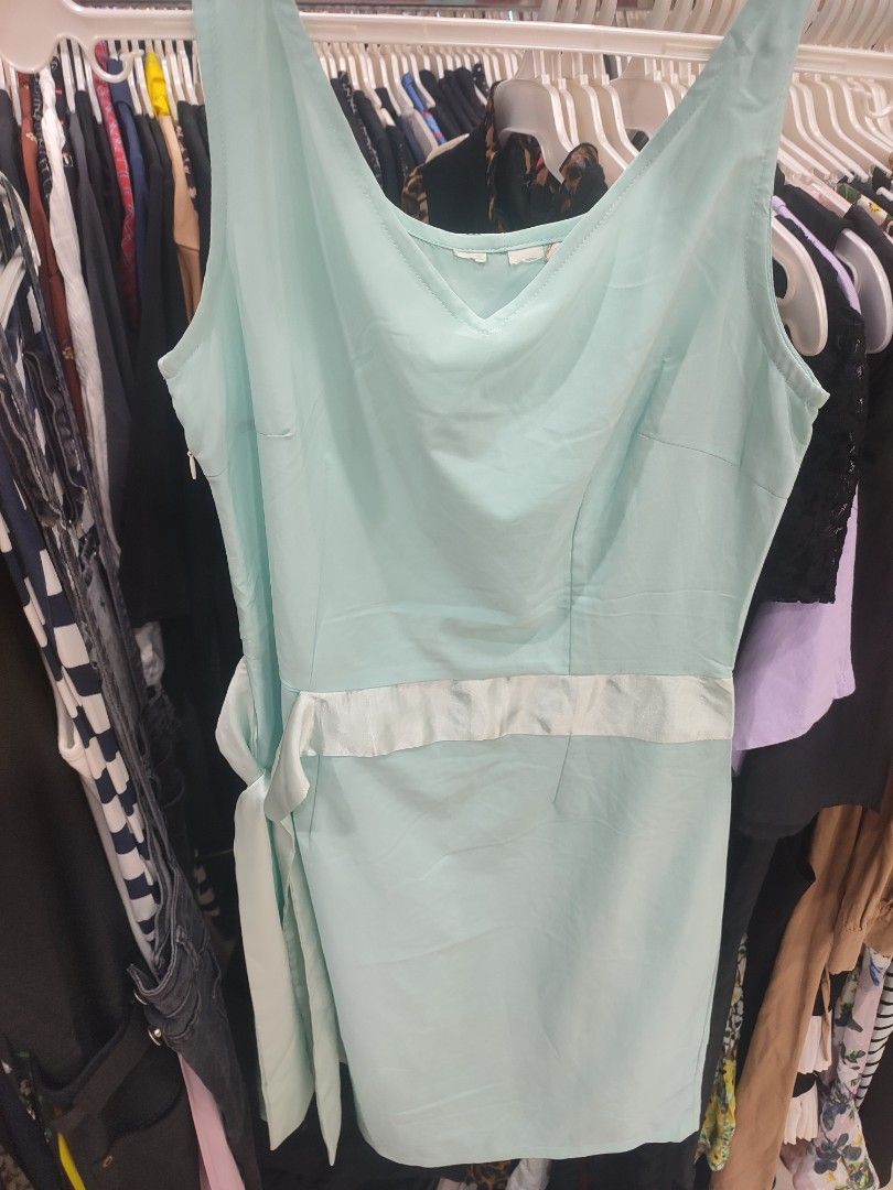 Light Blue Sleeveless Sheath Dress (Category: Dresses) located in Jaen. Submitted by roxantiago (Listing ID 1463774814, Image 1). Description: - Light blue sleeveless dress - V-neckline with sash tie at the waist - Light and airy fabric - Versatile for casual outings or semi-formal events - Flattering fit xs to s.