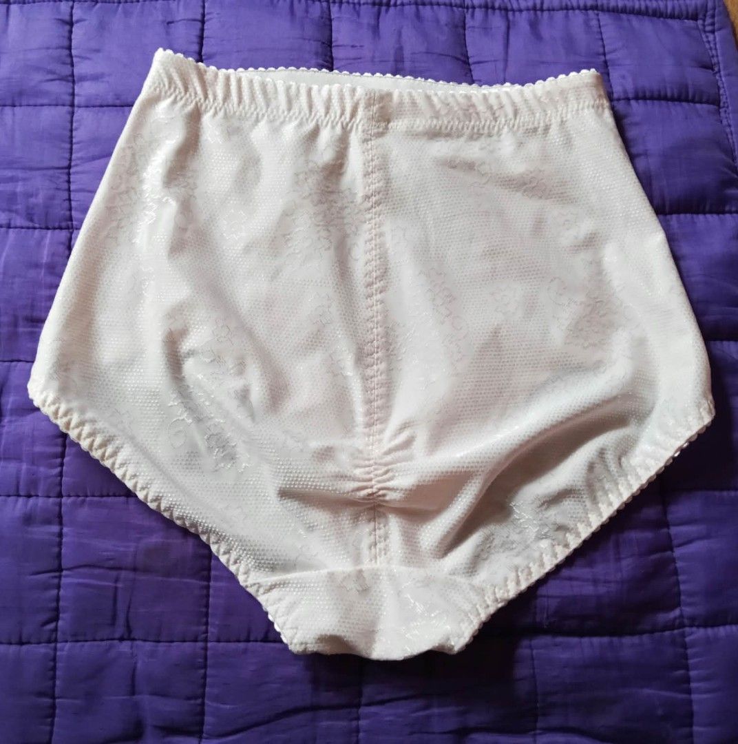 Light Pink Lace Panty Size:Large (Category: Undergarments & Loungewear) located in Navotas City. Submitted by vanilla_sandalwood (Listing ID 1463790419, Image 3). Description: -Brand: Rosa -Size: Large -Color: Light Pink -Like nEw -Good Condition -Lace Panty Hiwaist.