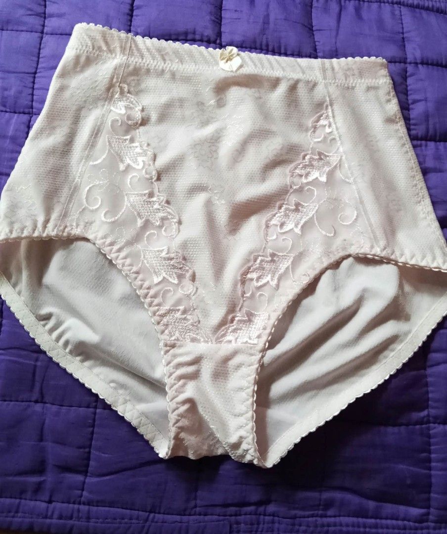 Light Pink Lace Panty Size:Large (Category: Undergarments & Loungewear) located in Navotas City. Submitted by vanilla_sandalwood (Listing ID 1463790419, Image 2). Description: -Brand: Rosa -Size: Large -Color: Light Pink -Like nEw -Good Condition -Lace Panty Hiwaist.