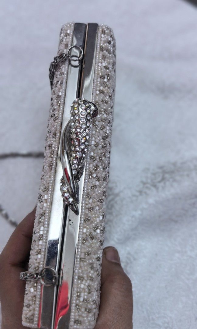 Like New Beaded clutch with chain (Category: Clutches) located in Tuguegarao City. Submitted by zenphoenix-7ad615 (Listing ID 1463869007, Image 2). Description: Prettt clutch bag Beaded With minimal dirt only.