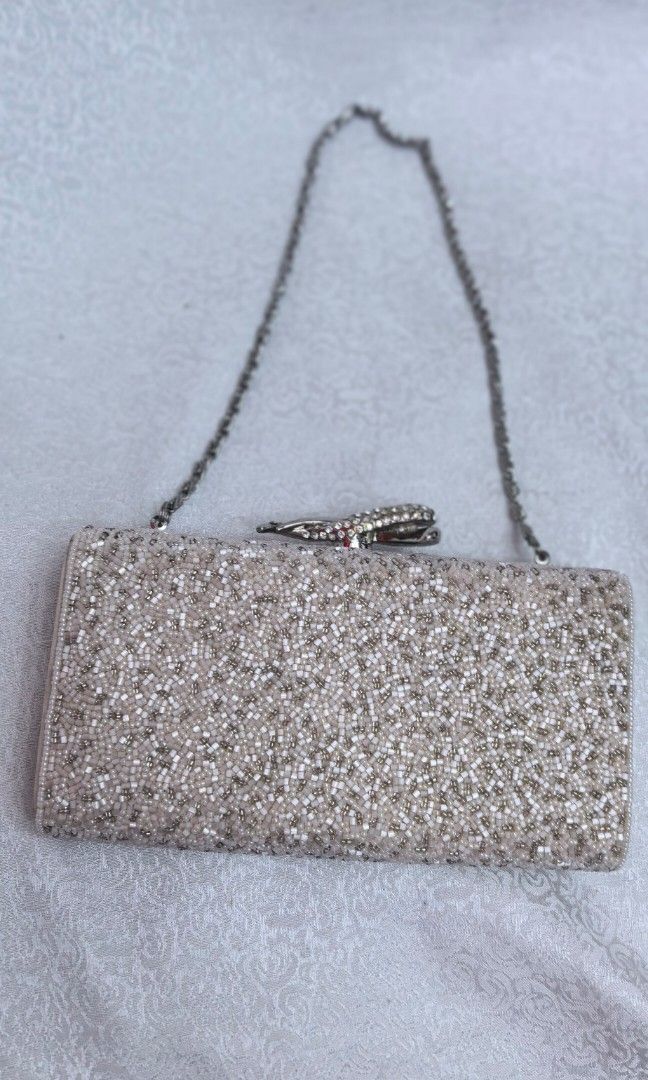 Like New Beaded clutch with chain (Category: Clutches) located in Tuguegarao City. Submitted by zenphoenix-7ad615 (Listing ID 1463869007, Image 3). Description: Prettt clutch bag Beaded With minimal dirt only.