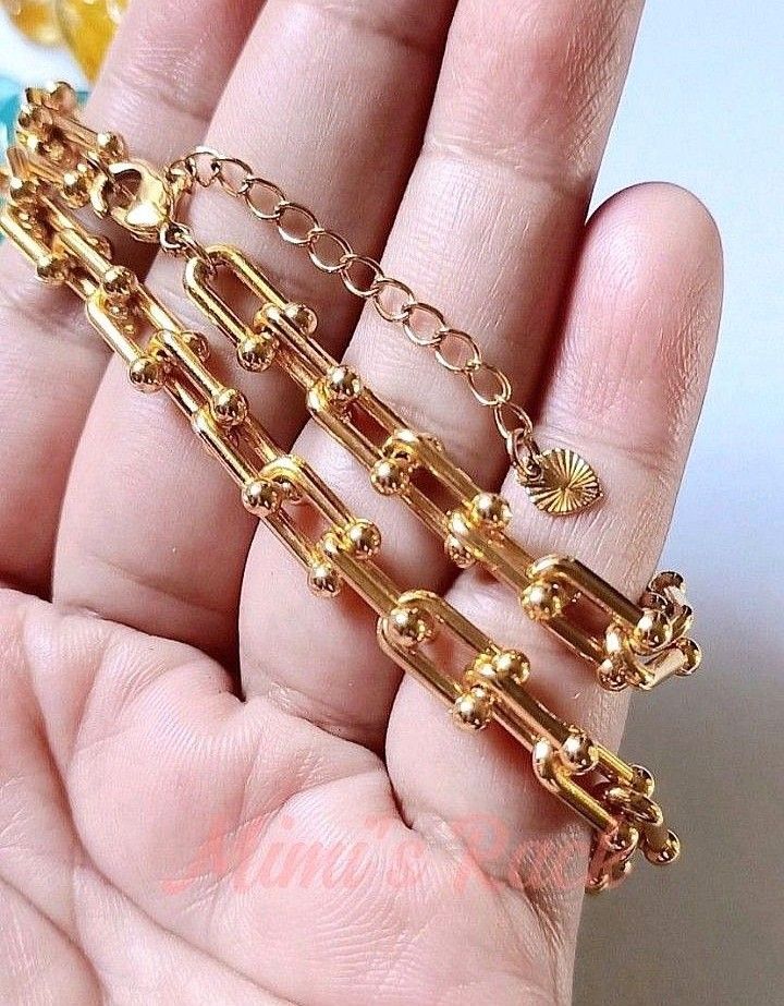 LINK CHAIN DESIGN GOLD NECKLACE (Category: Necklaces) located in Taguig. Submitted by mimisrack (Listing ID 1463913164, Image 1). Description: 💛Timeless gold statement with modern minimalist edge -Link chain design symbolizes connection, unity, and strength -Gold tone represents prosperity, confidence, and timeless elegance -Clean structured links create a bold yet refined look -Versatile styling - perfect for layering or wearing solo -Polished 