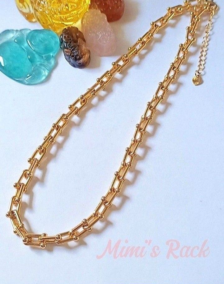 LINK CHAIN DESIGN GOLD NECKLACE (Category: Necklaces) located in Taguig. Submitted by mimisrack (Listing ID 1463913164, Image 2). Description: 💛Timeless gold statement with modern minimalist edge -Link chain design symbolizes connection, unity, and strength -Gold tone represents prosperity, confidence, and timeless elegance -Clean structured links create a bold yet refined look -Versatile styling - perfect for layering or wearing solo -Polished 
