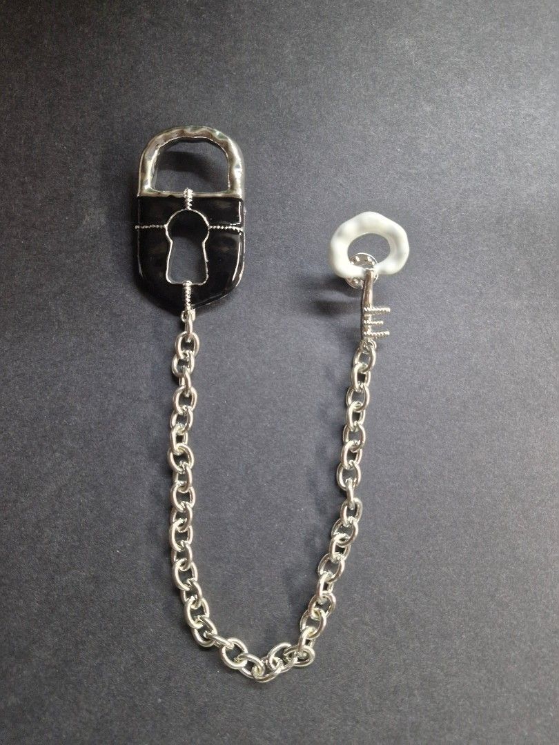 Lock - Key Brooch (Category: Brooches) located in Taguig. Submitted by mommaschoice (Listing ID 1463831918, Image 1). Description: Brand New Unisex use Lightweight won't damage the fabric Uniquely elegant design Ships nationwide.