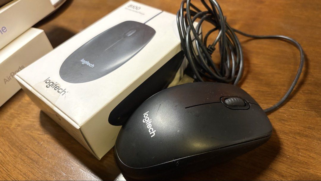 Logitech B100 Full-size Corded Mouse (Category: Mouse & Mousepads) located in Manila. Submitted by tsukkisell (Listing ID 1463919507, Image 1). Description: - Logitech B100 Corded Mouse - Full-size design for comfortable grip - Easy Plug and Play setup (no software needed) - Compatible with Windows, Mac, and Linux operating systems - Reliable performance for daily tasks - Ideal for office or home use 🔸 RFS: used lightly, bought a new mouse soon 