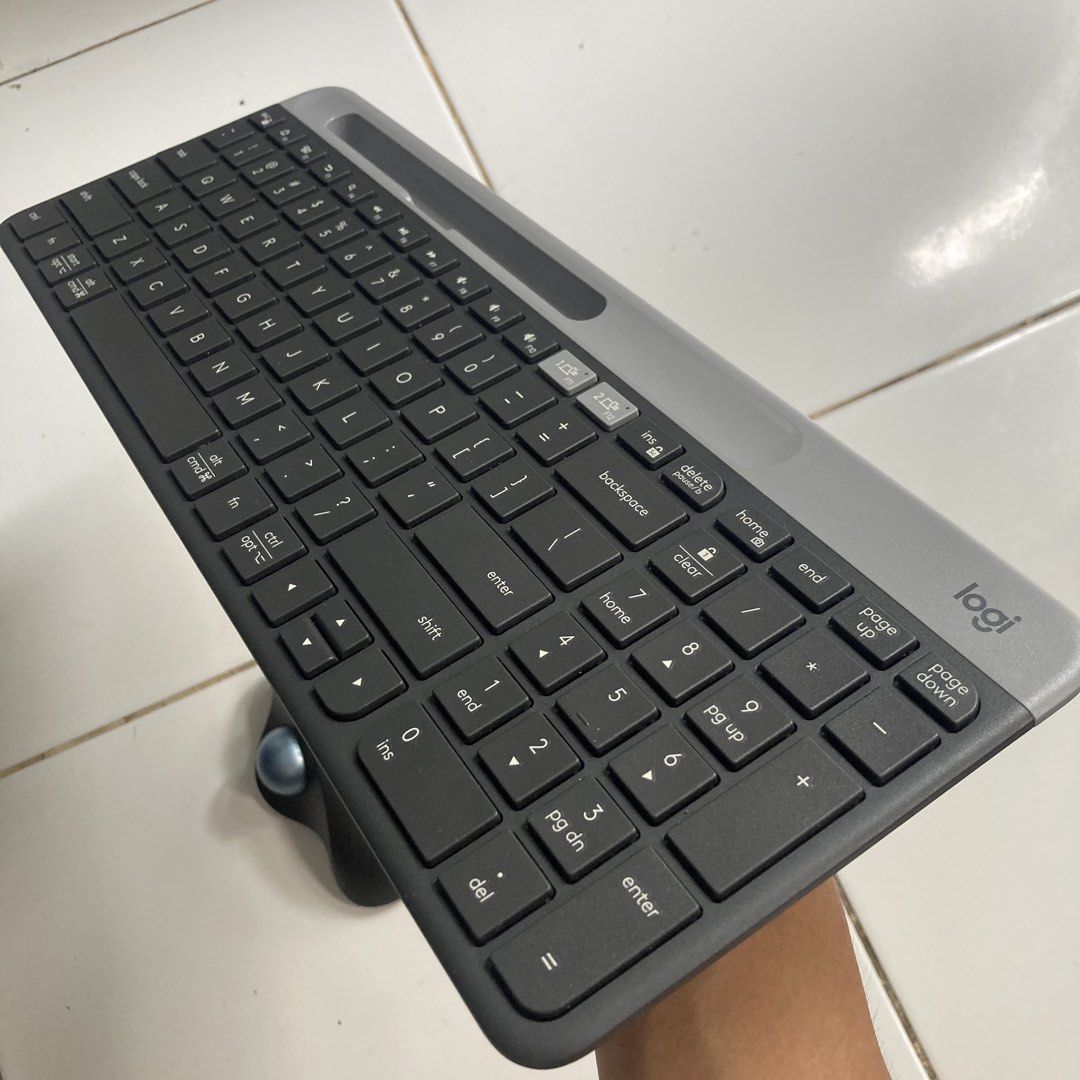 Logitech K580 Wireless Keyboard (Category: Computer Keyboard) located in Dasmarinas. Submitted by teeshares (Listing ID 1463775247, Image 3). Description: Selling Logitech K580 Wireless Keyboard. Can connect using bluetooth or usb receiver. Get for Php 1700 only! Dasma location. RFS. Declutterring .