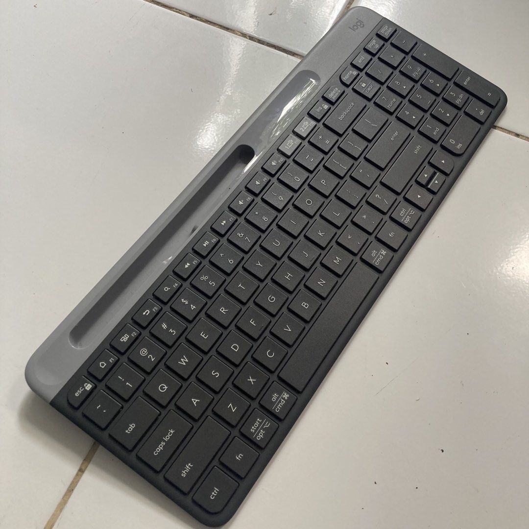 Logitech K580 Wireless Keyboard (Category: Computer Keyboard) located in Dasmarinas. Submitted by teeshares (Listing ID 1463775247, Image 1). Description: Selling Logitech K580 Wireless Keyboard. Can connect using bluetooth or usb receiver. Get for Php 1700 only! Dasma location. RFS. Declutterring .