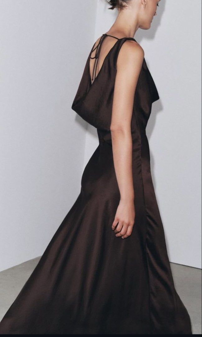 Long brown satin Dress (Category: Evening dresses & gowns) located in Taytay. Submitted by murahubblueapppage (Listing ID 1463932266, Image 3). Description: What you see is what you get Loose type dress The design is not body hugging Xs to small up to 30 inches waistline Its up to you if you want fitted Long: 57 long from the shoulder You can book asap : store pin : murahub.