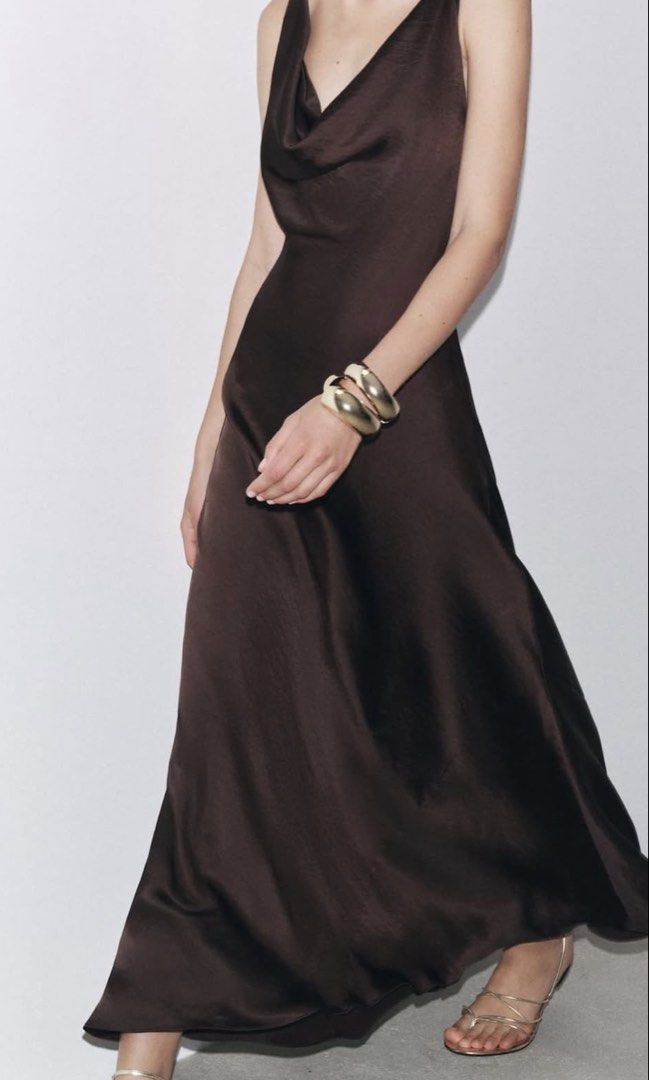 Long brown satin Dress (Category: Evening dresses & gowns) located in Taytay. Submitted by murahubblueapppage (Listing ID 1463932266, Image 2). Description: What you see is what you get Loose type dress The design is not body hugging Xs to small up to 30 inches waistline Its up to you if you want fitted Long: 57 long from the shoulder You can book asap : store pin : murahub.