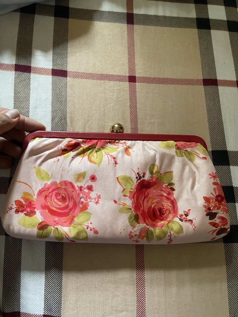 Long pouch (Category: Wallets & Card holders) located in Calamba. Submitted by mj_sotto22 (Listing ID 1463785389, Image 2). Description: Like new original .