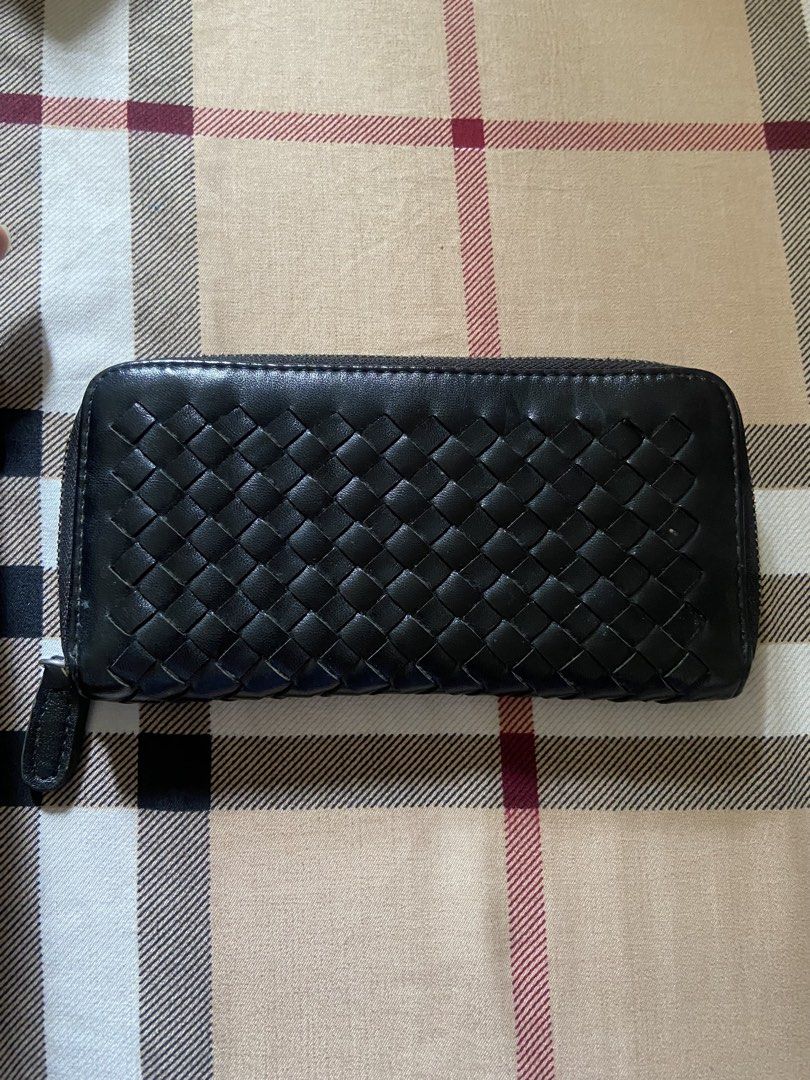 Long wallet (Category: Wallets & Card holders) located in Calamba. Submitted by mj_sotto22 (Listing ID 1463784859, Image 2). Description: Genuine leather no flaws .