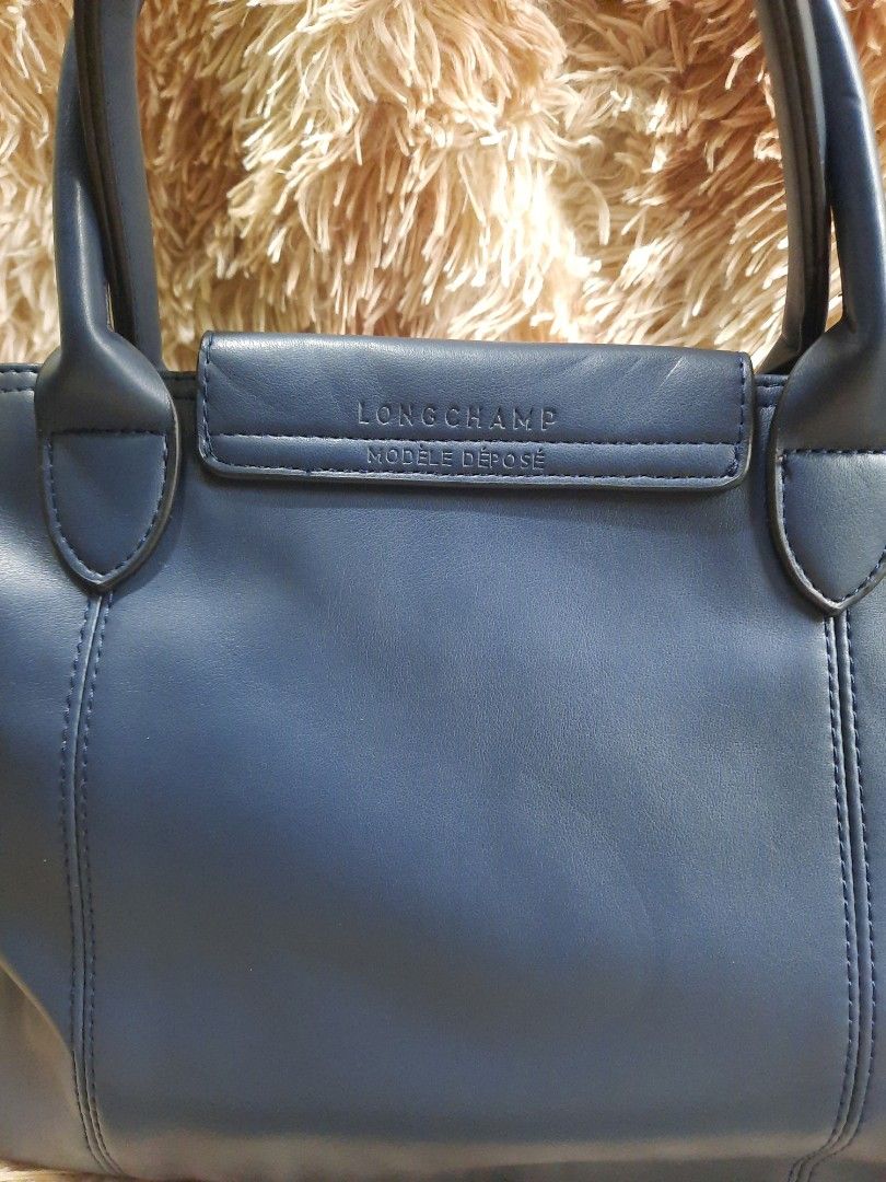 Longchamp bag brand new (Category: Luxury Bags & Wallets) located in Manila. Submitted by eliphalet_983 (Listing ID 1463927716, Image 3). Description: Longchamp 2way brand new ganda ng leather. size: medium color: navy blue delivery fee shoulder by the buyer. payment first sa cashG loc.Pasig salamat po.