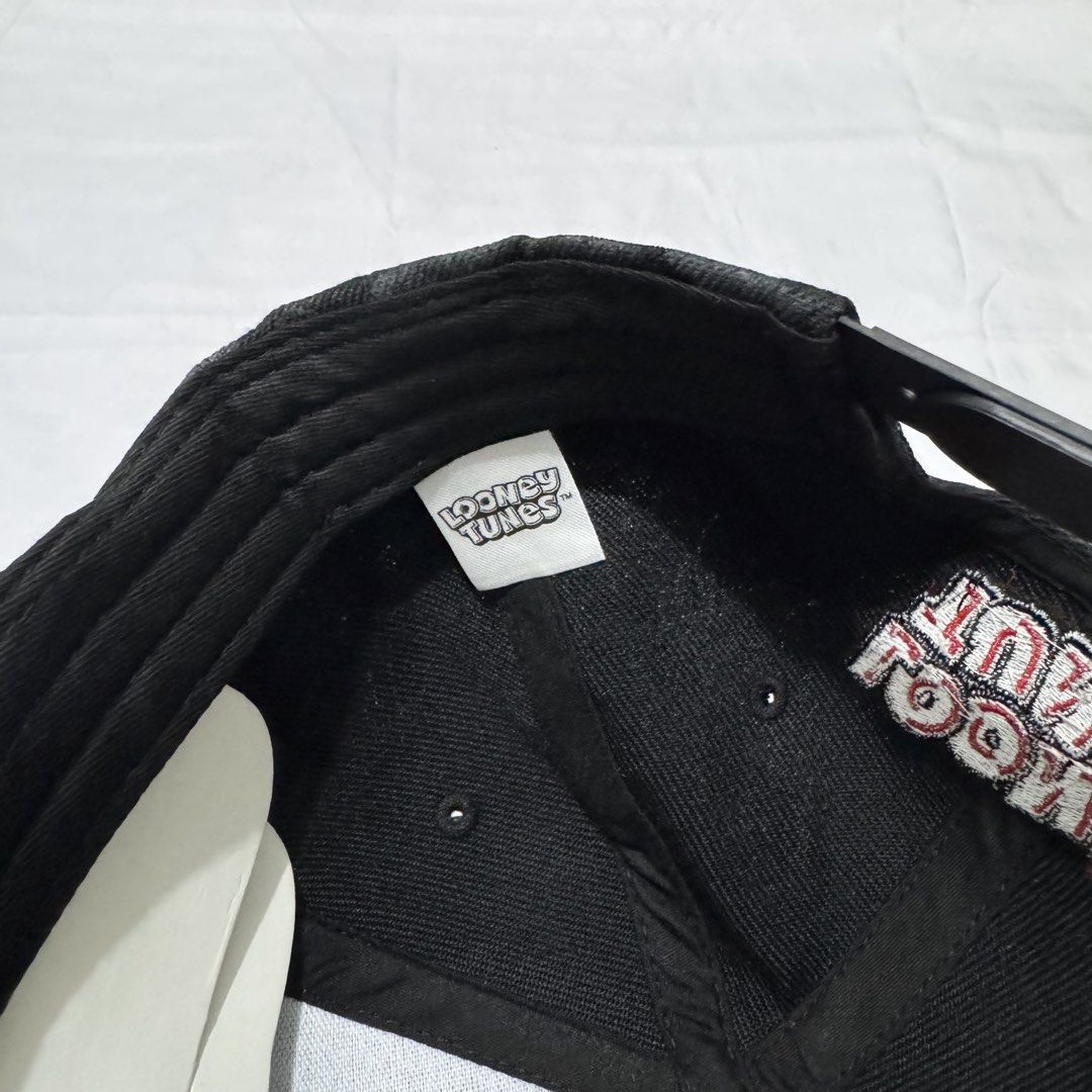 LOONEY TUNES (Category: Caps & Hats) located in Pasig City. Submitted by jaaard (Listing ID 1463922473, Image 3). Description: Official brandnew cap for sale.