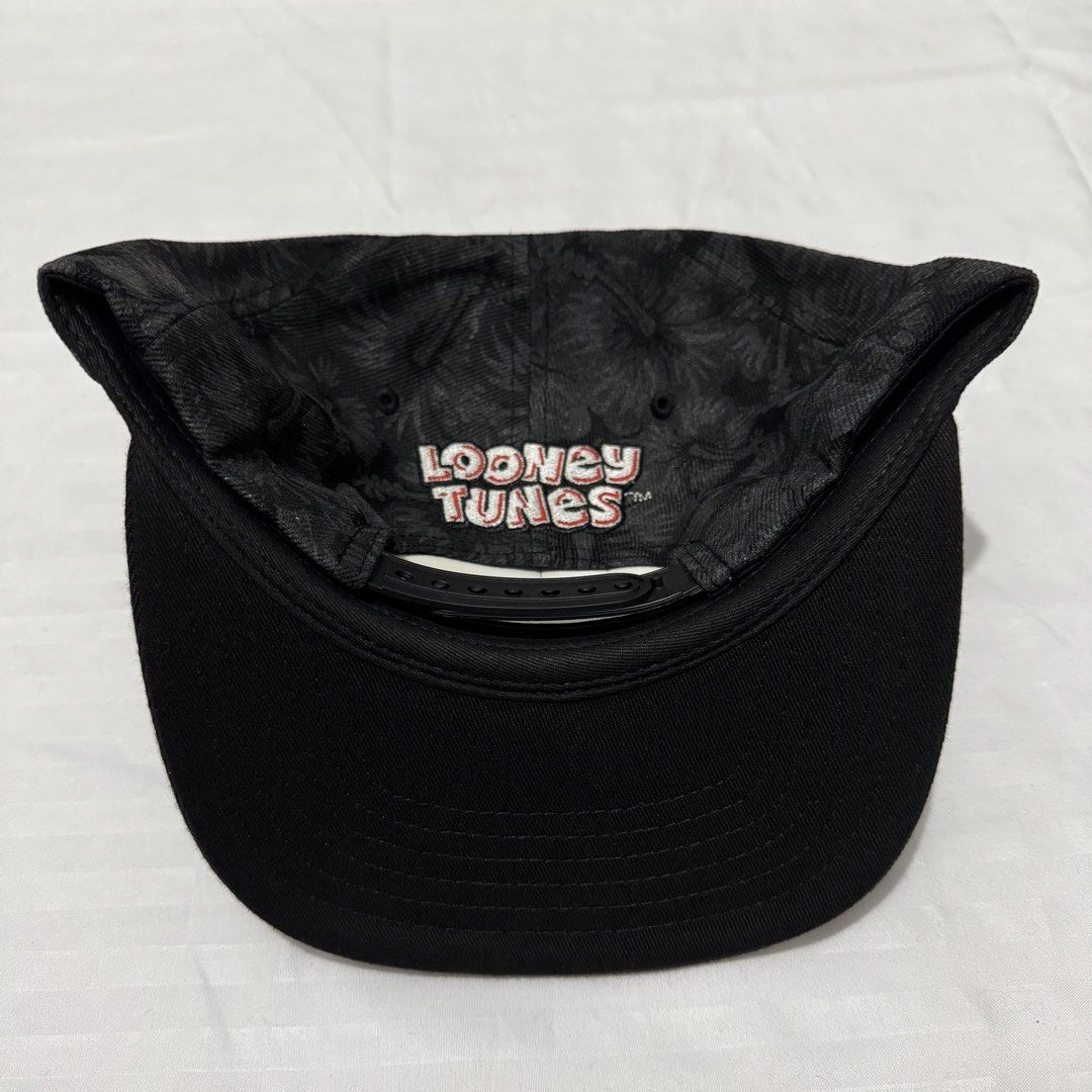 LOONEY TUNES (Category: Caps & Hats) located in Pasig City. Submitted by jaaard (Listing ID 1463922473, Image 2). Description: Official brandnew cap for sale.