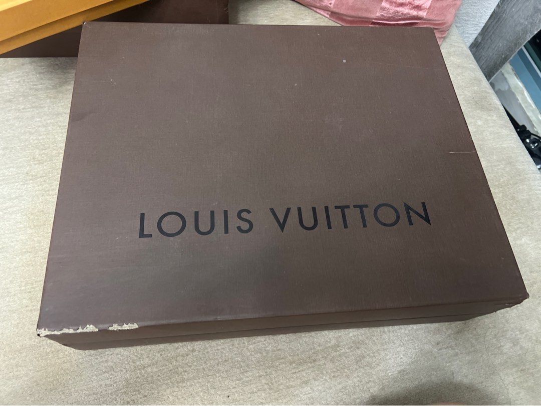 Louis Vuitton BOX ONLY PRELOVED (Category: Luxury Bags & Wallets) located in Makati City. Submitted by carullee (Listing ID 1463875614, Image 1). Description: Preloved japan sourced lv box only Dimension (LWH) 17x14x4.5 inches Repaired corners as shown on photos .
