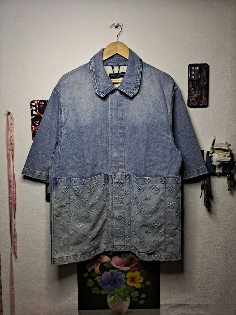 Louis Vuitton Embossed Denim Workwear Jacket (Category: Luxury Apparel) located in Quezon City. Submitted by yaseen73 (Listing ID 1463810697, Image 1). Description: Louis Vuitton Embossed Monogram Lower Section Short Sleeve Denim Workwear Jacket With A Clean Washed Denim Top Half Made in Italy Wearing Size : Small on Tag - Measurements : Width 23 Sleeve Hem 8½ Neck to Sleeve 21 Length 30½ - Needs Wash (With Washable Stain) - Colo Rate : 9.9/10 - 