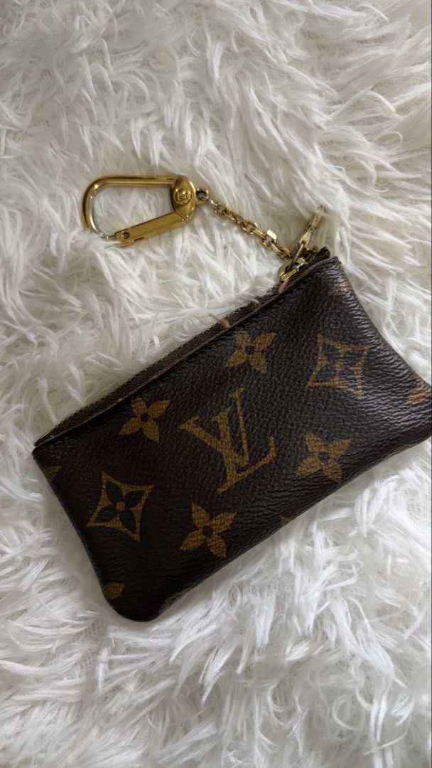 Louis Vuitton Monogram Canvas Coin Pouch with Keychain (Category: Luxury Bags & Wallets) located in Dumaguete. Submitted by freshcornerbyyeng (Listing ID 1463785726, Image 2). Description: - Authentic Louis Vuitton monogram coin pouch - Features a classic monogram canvas - Includes a stylish gold-tone keychain - Secure zipper closure - Ideal for organizing coins, cards, and small essentials - Compact and chic accessory.