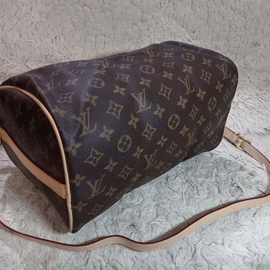 Louis Vuitton Monogram Speedy 30 Bag (Category: Luxury Bags & Wallets) located in Baguio. Submitted by sheren_signatures (Listing ID 1463772654, Image 3). Description: - Classic Louis Vuitton Speedy 30 in Monogram canvas - Comes with detachable shoulder strap - Includes original lock and keys - Interior is clean and well-maintained - Leather trim shows some signs of wear, adding character - Zipper operates smoothly - A versatile and timeless hand