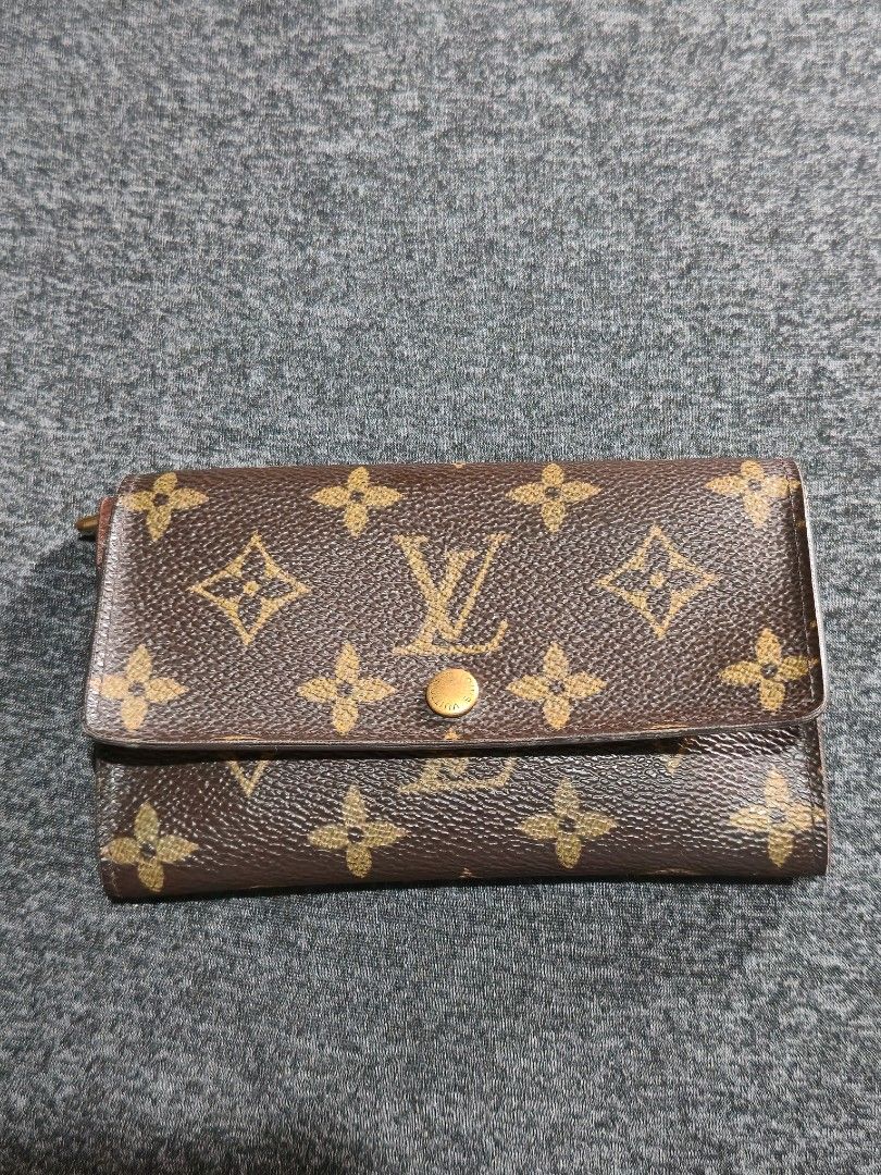Louis Vuitton Monogram Wallet (Category: Luxury Bags & Wallets) located in Quezon City. Submitted by iammjdlb (Listing ID 1463769945, Image 1). Description: - Louis Vuitton Bifold Wallet - Classic Monogram Canvas - Secure button closure - Ideal for organizing your cards, coins and bills - Authentic 100%.