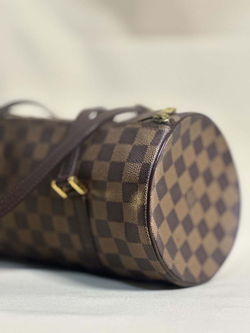 Louis Vuitton Papillon (Category: Luxury Bags & Wallets) located in Caloocan City. Submitted by anewchapterluxx (Listing ID 1463775142, Image 3). Description: LV Damier Ebene Papillon 30 Tote Bag INCLUSIONS: - certificate of authenticity - provided dust bag CONDITION: B+ Rank 8/10 (Good Condition) - Authentic Louis Vuitton Papillon - Classic Damier Ebene Exterior - Interior Lining: Reddish-Orange - Zipper: Brass.