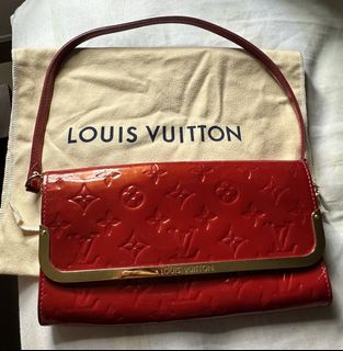 (Category: ) located in . Submitted by closetvibesbyg (Listing ID 1463771723, Image 1). Description: .