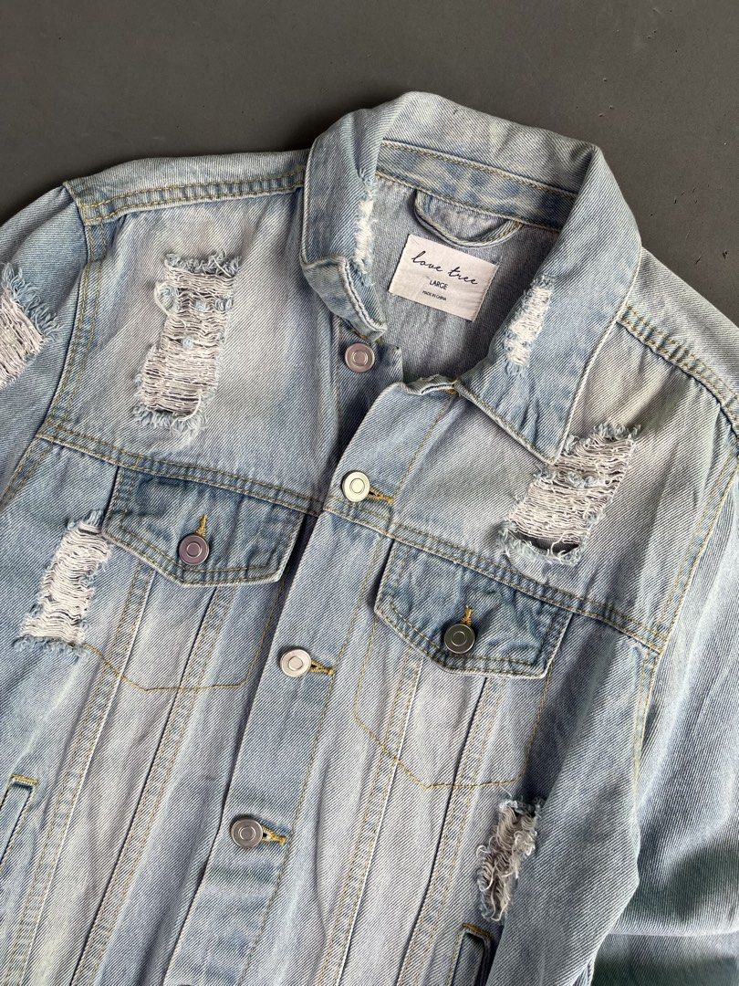 LOVE TREE DENIM JACKET (Category: Coats, Jackets and Outerwear) located in Quezon City. Submitted by kentstuff (Listing ID 1463859873, Image 2). Description: LOVE TREE Size L On Tag Shoulder-Hem : 21” Pit-Pit : 19” Condition: Excellent CR: 9.8/10 Flaws: ❌ Needwash DISCLAIMER: This is a thrifted item. All brands, logos, and trademarks belong to their rightful owners. We’re here to rehome great pieces — no brand affiliation intended..