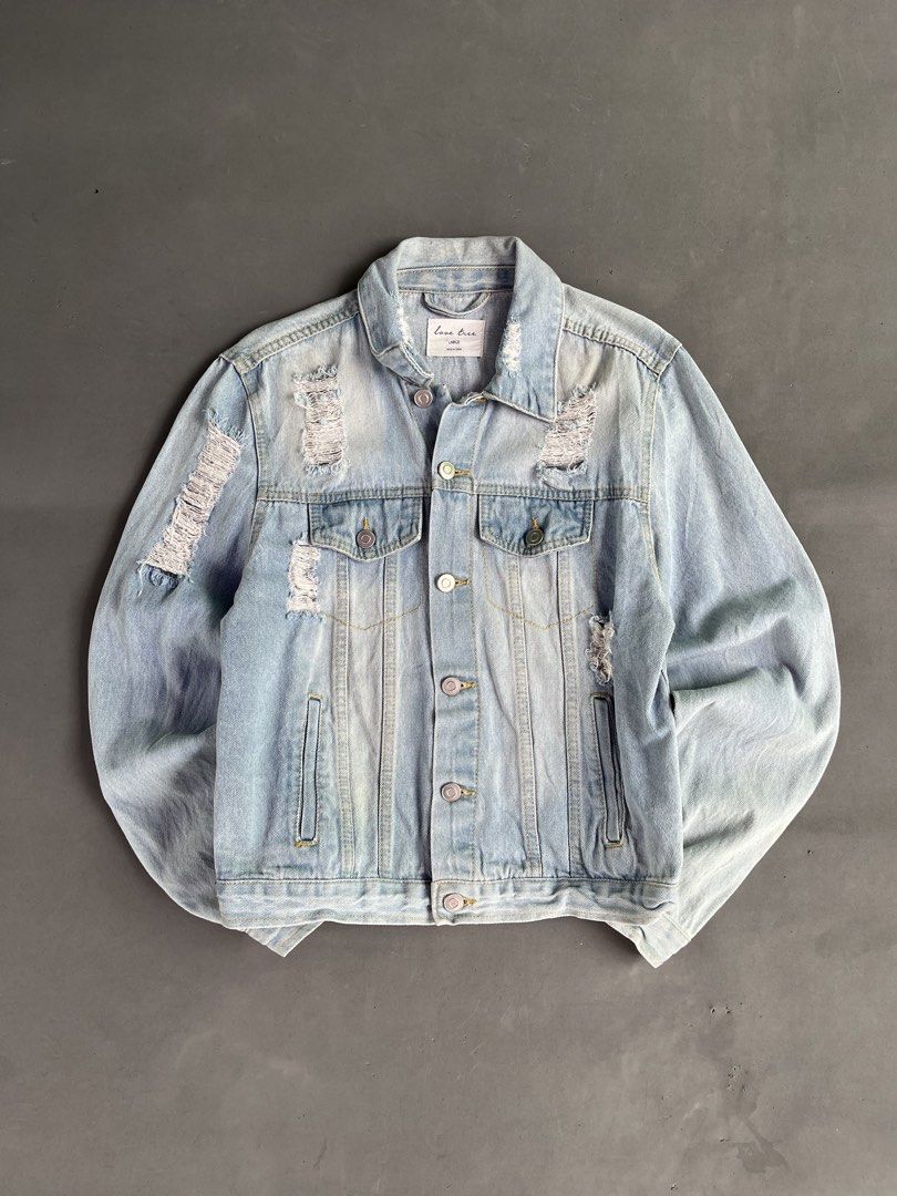 LOVE TREE DENIM JACKET (Category: Coats, Jackets and Outerwear) located in Quezon City. Submitted by kentstuff (Listing ID 1463859873, Image 1). Description: LOVE TREE Size L On Tag Shoulder-Hem : 21” Pit-Pit : 19” Condition: Excellent CR: 9.8/10 Flaws: ❌ Needwash DISCLAIMER: This is a thrifted item. All brands, logos, and trademarks belong to their rightful owners. We’re here to rehome great pieces — no brand affiliation intended..