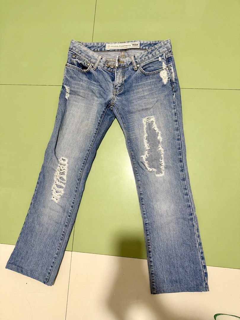 Low rise jeans (Category: Jeans) located in San Fernando. Submitted by ver0oooooo (Listing ID 1463807544, Image 1). Description: 32 inches hips 34 length .