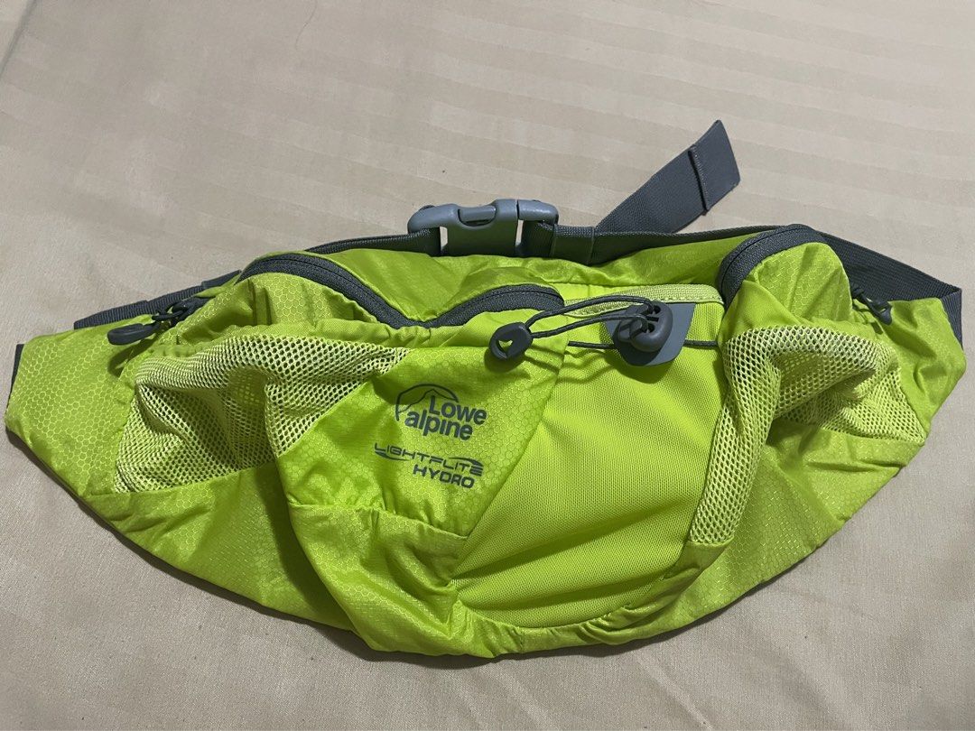 Lowe Alpine Lightflite Hydro Waist Bag (Category: Hiking & Camping) located in Manila. Submitted by rare_goldy (Listing ID 1463896372, Image 2). Description: .