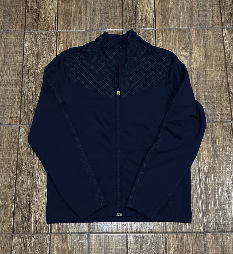 LULULEMON JACKET (Category: Coats, Jackets and Outerwear) located in Manila. Submitted by urban.vintage (Listing ID 1463902406, Image 1). Description: ISSUE: NONE (NEED WASH) MOP :GCASH (NO COD) SHIP VIA: LALAMOVE & J&T LOCATION: PASIG CITY LENGTH: 29 WIDTH :23.