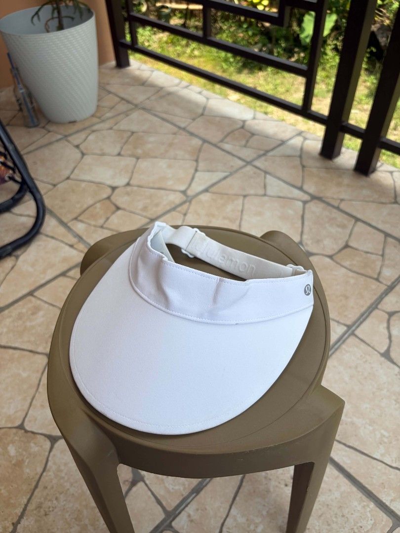 LULULEMON VISOR CAP (Category: Caps & Hats) located in Cuartero. Submitted by geobarredo (Listing ID 1463873352, Image 1). Description: LULULEMON VISOR CAP AS NEW ISSUE: LAST PIC ( TANGGGAL NMAN SIGURO ACCETONE) 56CM.