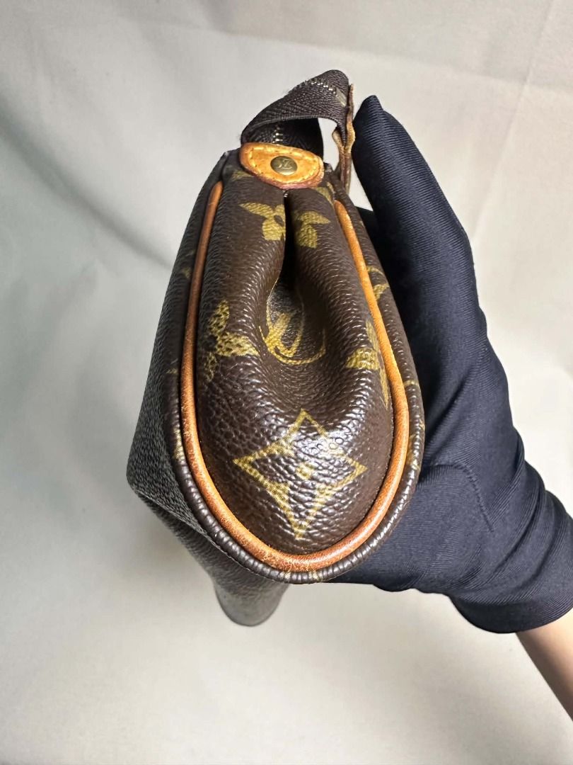 Louis Vuitton Eva Clutch (Category: Luxury Bags & Wallets) located in Caloocan City. Submitted by anewchapterluxx (Listing ID 1463768592, Image 3). Description: LV Monogram Eva Clutch INCLUSIONS: - strap - certificate of authenticity - dust bag CONDITION: B+ Rank 8/10 (Good Condition).