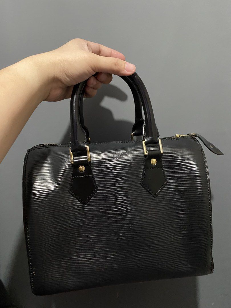 LV handbag with code (Category: Cross-body Bags) located in Batangas. Submitted by bagstolove2.0 (Listing ID 1463894223, Image 1). Description: With code.