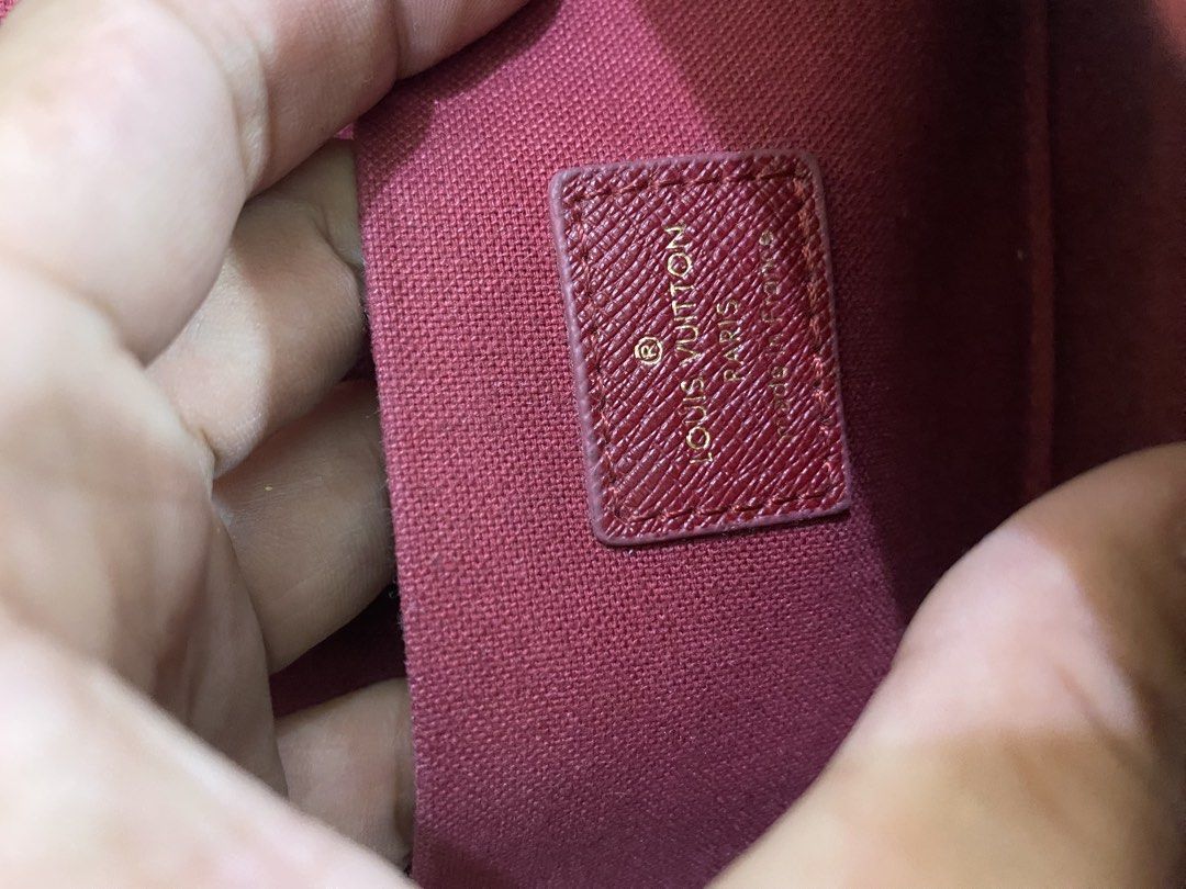 LV Pochette (Category: Luxury Bags & Wallets) located in Manila. Submitted by mikeed. (Listing ID 1463796791, Image 3). Description: .